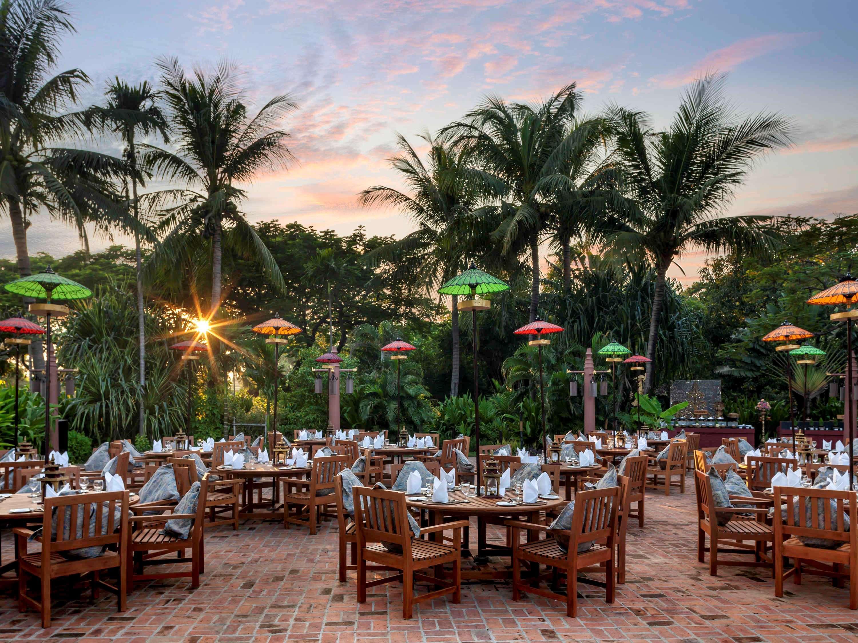 Mercure Mandalay Hill Resort Exterior foto